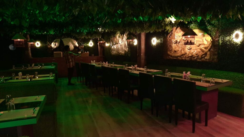 Jungle Restaurant Inside